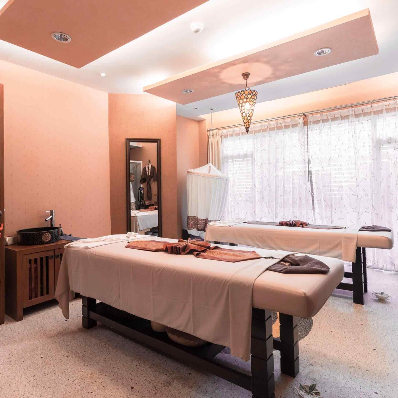 https://bioas.pl/wp-content/uploads/2018/10/spa-inside-bg-2-1280x1280.jpg